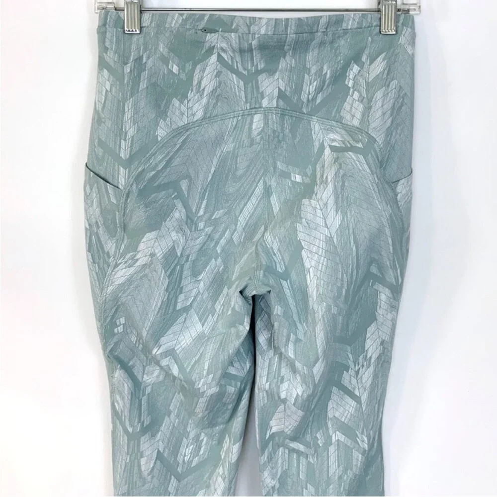 Lululemon SIZE 8 Swift Speed High Rise Leggings 28" - Reverberate Chevron - Picture 5 of 10